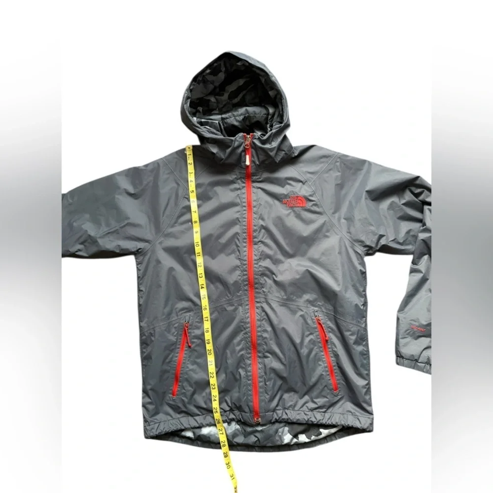 The North Face Men's Gray Camouflage Lined Jacket Coat size small.